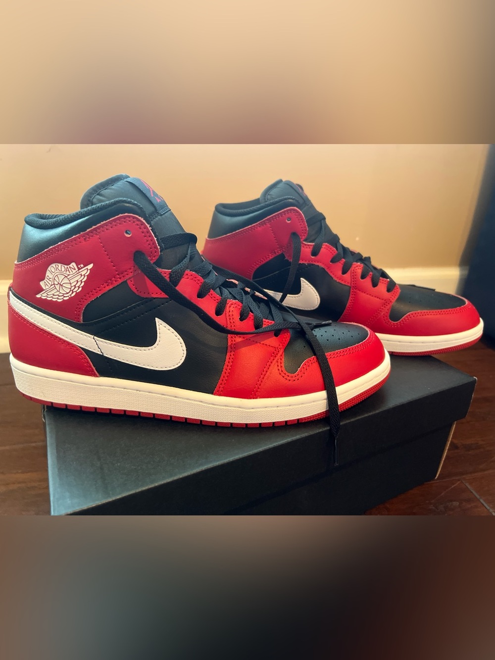 Men Nike Air 1 Black/Red/White Mid-Top Sneakers - size 10.5 New w/ box